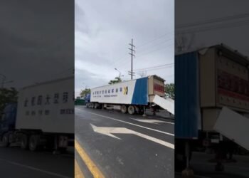 This Truck is a WEDDING VENUE! 🤯