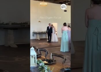 Beautiful and Inexpensive Wedding Venue  #everafterfarms #weddingbarns #barnweddingvenue