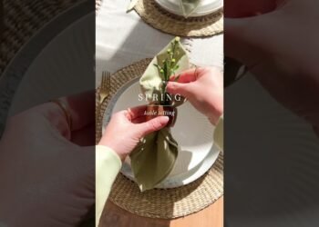 Spring Table Setting 🌿🌼 #tablesetting #tabledecor #tabledecoration #diningtable #diningroom