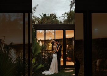 Backyard & Intimate Wedding Decor  #intimatewedding #smallwedding