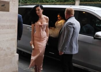 Lauren Sanchez hosts star-studded Paris bachelorette party before Bezos wedding