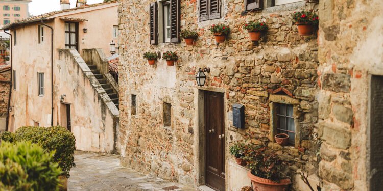 Hidden Gem Wedding Destinations in Italy: Tourist Spot Swaps You’ll Love