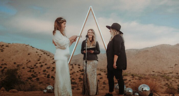 couple exchanging vows in Airbnb backyard