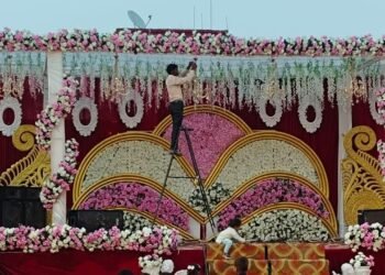 Easy wedding stage decoration ideas|Indian Wedding reception stage design,wedding stage ideas 2025