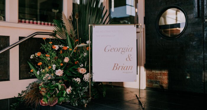 7 Wedding Signs You Need For Your Wedding