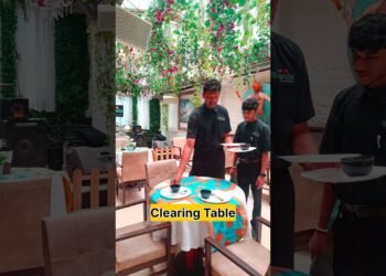 Clearing Table #hotelmanagement #viralvideo #viral #shorts
