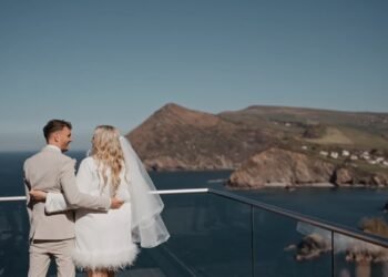 Lauren & Darren’s Intimate Wedding at Sandy Cove Hotel | Micro Wedding with Ocean Views in Devon