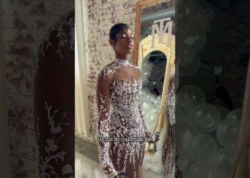 You've never seen a custom Wedding dress like this 🤩😍