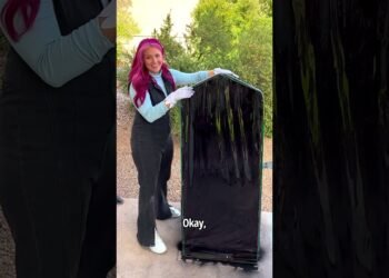 Will this smoke DYE my DRESS?