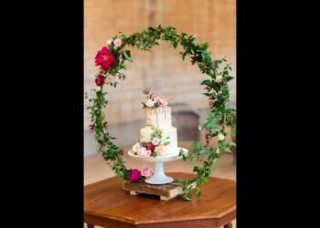Wedding cake table decoration ideas | Perfect method to decorate cake table for weddings #wedding