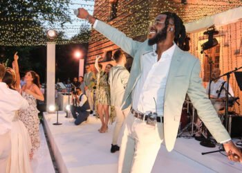 How To Select Your Jewish Wedding Band (and the most effective Jewish wedding songs)