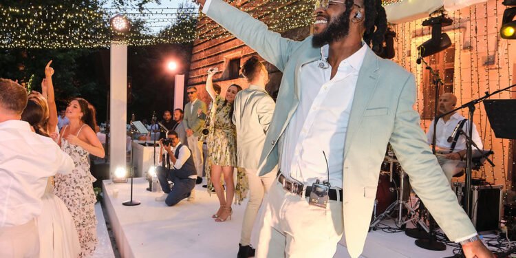 How To Select Your Jewish Wedding Band (and the most effective Jewish wedding songs)