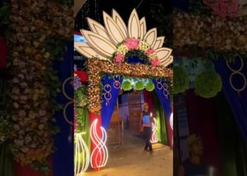 Latest design flower stage decoration||#stagedecor #cardecors #trending #vairal #weddingdecor #love ||
