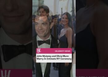 #johnmulaney and #oliviamunn are newlyweds! Details about their intimate wedding.