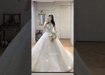 #Korean wedding dress versus Pakistan wedding dress#select your favourite#trending#shorts#video..