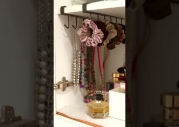 Tricks to Organize Dressing Table | Smart Ideas to Organize Necklaces and Makeup 💄