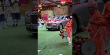 Anant Ambani’s Baraat all set to go away from Antilia for wedding venue amid dhols😍 #shorts