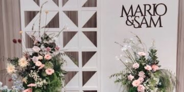Modern Garden-Inspired Stage Design | Wedding Dinner Décor at The Outpost Hotel Singapore
