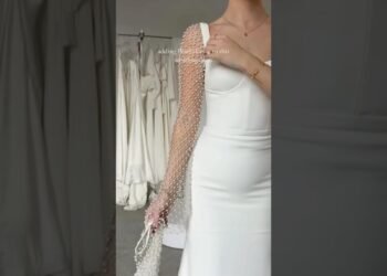 Timeless Pearl Sleeves: A Modern Twist on the Classic Wedding Dress