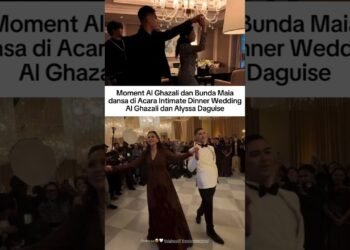 Al Ghazali dan Bunda Maia dansa di intimate wedding Al