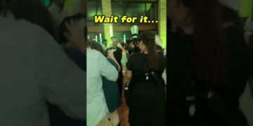 Wedding DJ randomly plays Creed = 🤷‍♂️