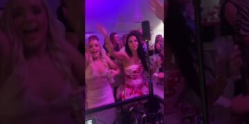Sweet Caroline Remix – Dance Floor Goes Off! | DJ Mercy Wedding Set #dj #artist #weddingdjbrisbane