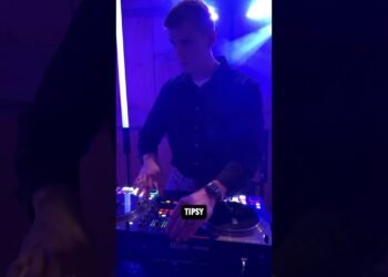 2 Wedding Hits Mixed Together 🤯 #dj #music #tipsy #shaboozey #wedding #weddingdj