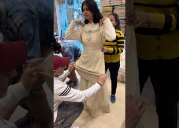 Mini Vlog🛍️ Wedding Dress Shopping With Mom & Dad✨ #minivlog #shorts #wedding #shopping #ethnicwear