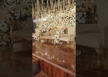 beautiful stage decoration design 💐💐💐 #beautifuldecoration #mehndistage #weddingstage