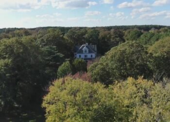 Bride shares frustration with wedding venue