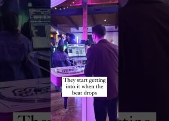 Mixing Pitbull with Flo Rida at a Wedding #dj #seratodj #clubdj #dallasdj #pioneerdj