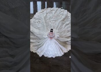 Luxury wedding dress💕 #weddingdress #weddinggown #bridaldress #bridalgown #shortsvideo #shorts