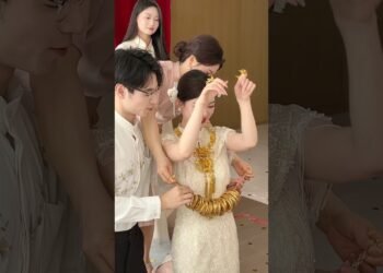 Undeniably the bride has 5KG of gold 🔥🔥🔥#wedding #shortvideo #beautiful #makeup #dress #chinese