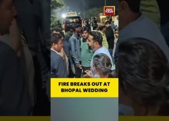 Massive Fire Breaks Out at Wedding Venue Hotel in Bhopal | Firefighters Rush to Spot | #bhopalnews