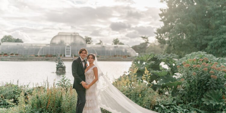 7 Things to Know About Getting Married in a Public, Historical or Famous Location