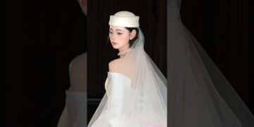 Stunning Satin Wedding Dress – Dream Gown for Brides 👰✨ | बेहद खूबसूरत साटन की शादी की पोशाक #shorts