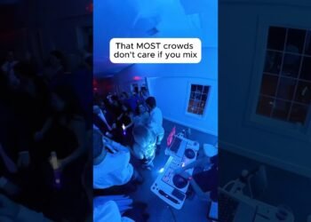 🤔 Should a DJ Mix at a Wedding?