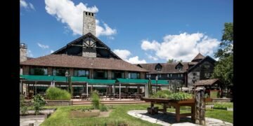 Montreal Wedding Venues: Chateau Montebello