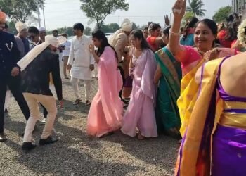 लग्नाची वरात | खान्देशी लग्नातील धूम | Wedding Dance | Khandeshi Song | DJ Wedding Song #dance #dj