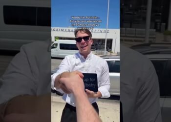 Looks like of got his wedding DJ after his long search 👀🎶 Shoutout to this lucky fella!