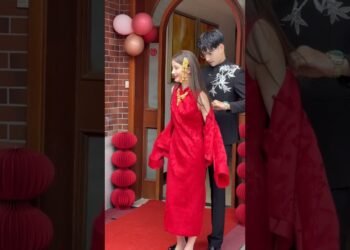 Chinese Traditional Wedding Dress | Beautiful Chinese Bride Engagement 💍 #wedding #love #shorts