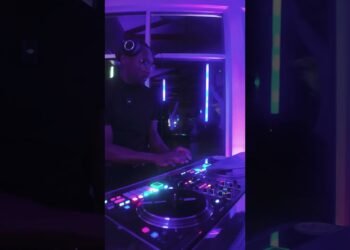 Wedding DJ Drops Wobble and the Dance Floor Explodes 🔥 | Cedar Rapids Wedding Reception