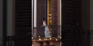 Dualipa dancing at balcony in Palermo at her pre wedding cocktail party❤#sicilia #prewedding#diva