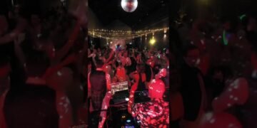 ABBA – Gimme! Gimme! Gimme! Every wedding!!! #weddingdj #scottishdj #dj #abba #gimmegimmegimme