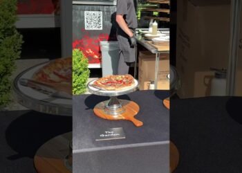 Michigan wedding venue with pizza catering
