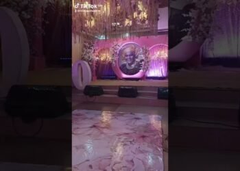 better of wedding stage design. #malaywedding #ditagahindaktatagah #malaysiaindependenceday #wedding