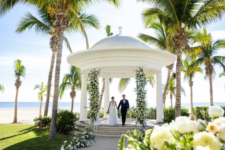 Couple in the oceanfront wedding gazebo at Hyatt Ziva Los Cabos